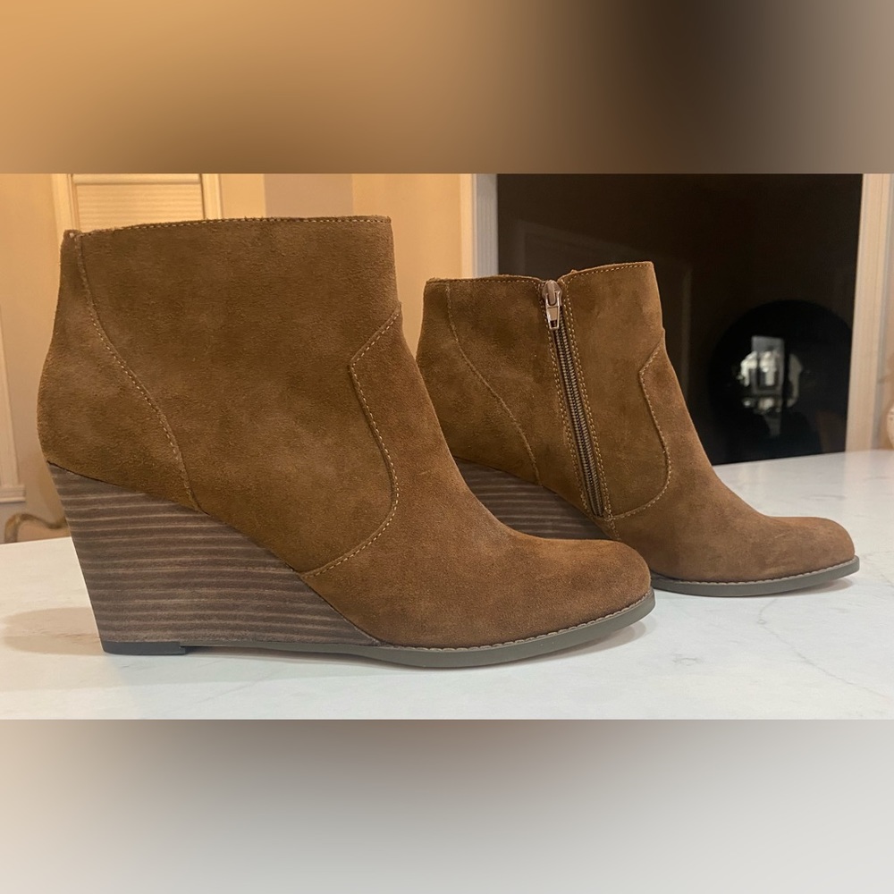SOLE SOCIETY Patsy Wedge Booties Brown
Suede Leather Ankle Boots SZ 9.5 NEW